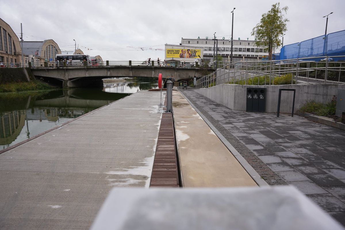 Pilsētas kanālmalā pieejama jauna laivu piestātne