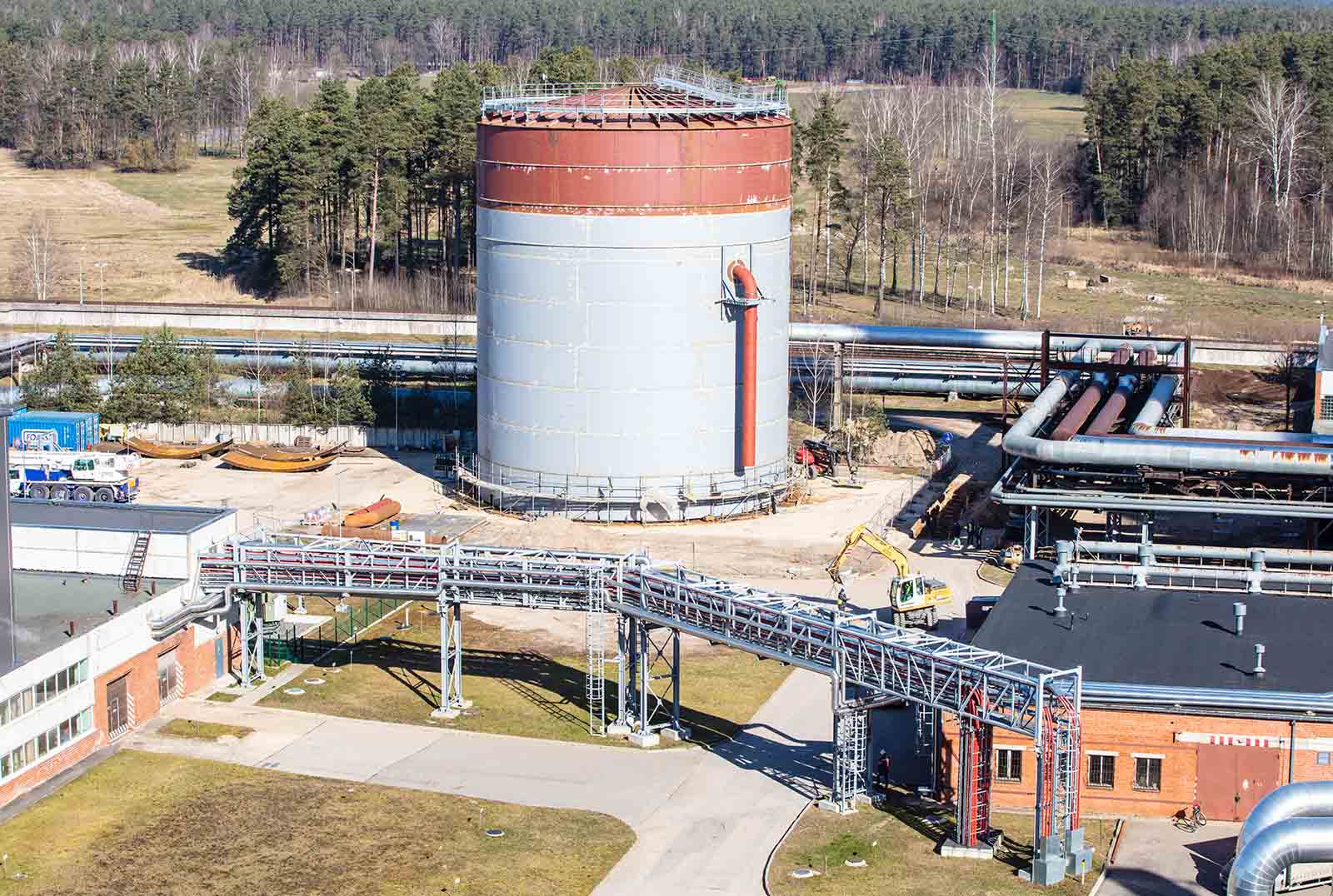 Uzbūvēta lielākā siltuma akumulācijas iekārta Baltijā