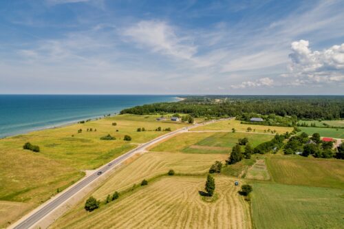 Latvijā 80% iedzīvotāju autoceļu uzturēšanu vasarā vērtē kā labu vai viduvēju