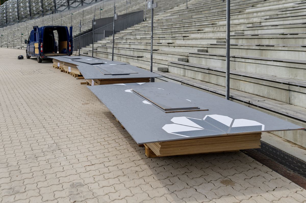 Dziesmu un deju svētkos izmantotos bērza saplākšņus nodod skolām