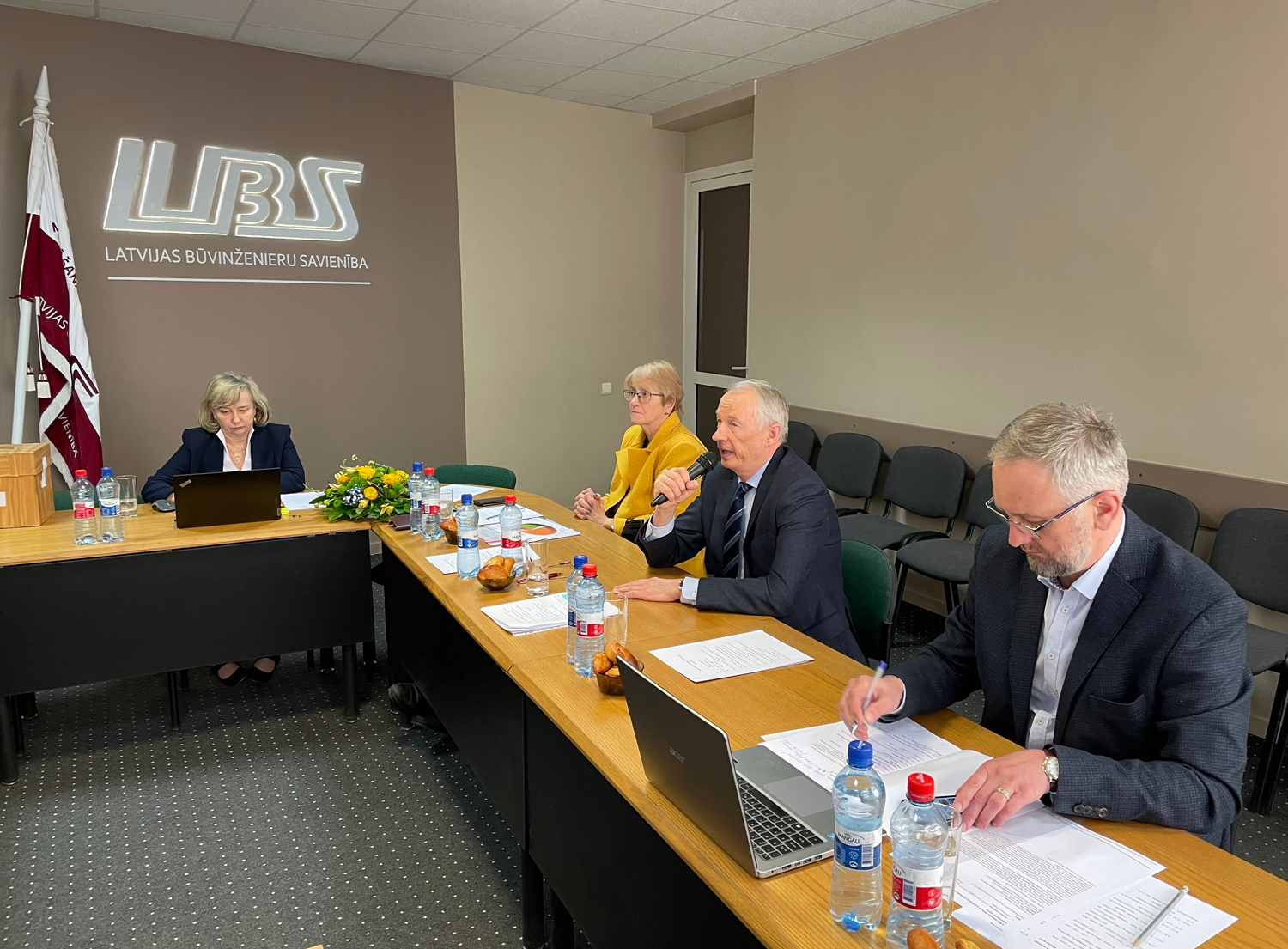 LBS biedri tiekas XXXIII kongresā