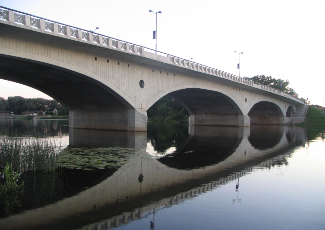 Izskalojums Lielupes tilta balsta daļā neietekmējot tilta nestspēju