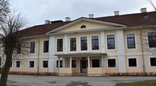 Atjauno Lielvircavas muižas kungu nama jumta segumu