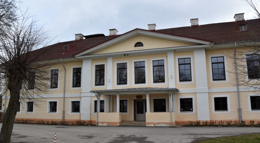 Atjauno Lielvircavas muižas kungu nama jumta segumu