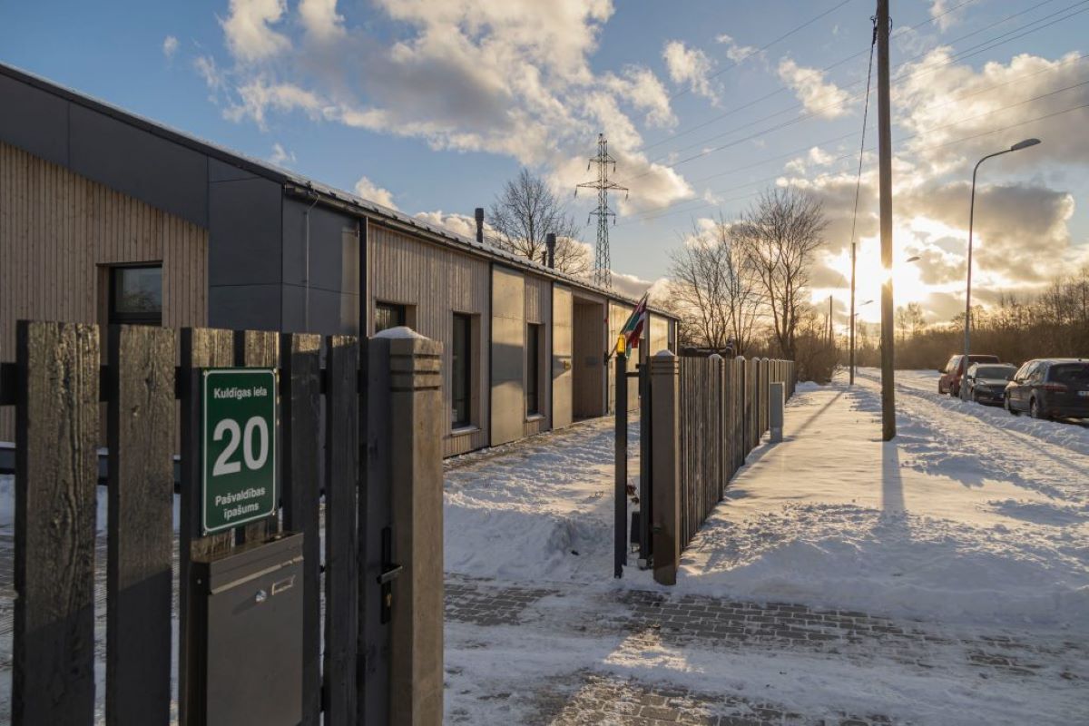 Liepājā atklāta bērnu atbalsta centra “Dzintari” otrā ģimenes māja