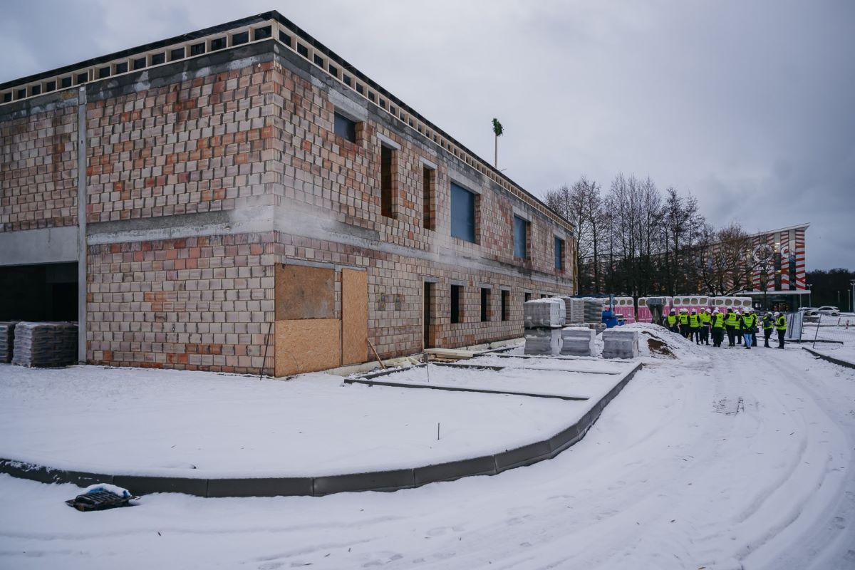 Liepājā atzīmē spāru svētkus jaunajai pirmsskolas izglītības iestādei