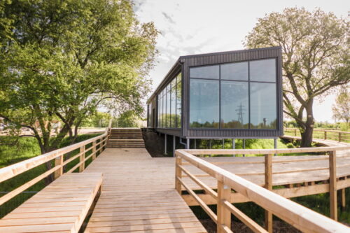 Liepājā ekspluatācijā pieņem Dabas māju Zirgu salā