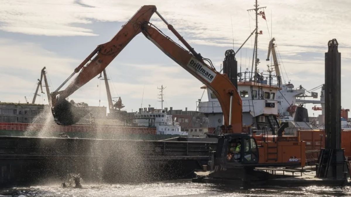 Noslēgušies Karostas kanāla sanācijas darbi Liepājas ostā