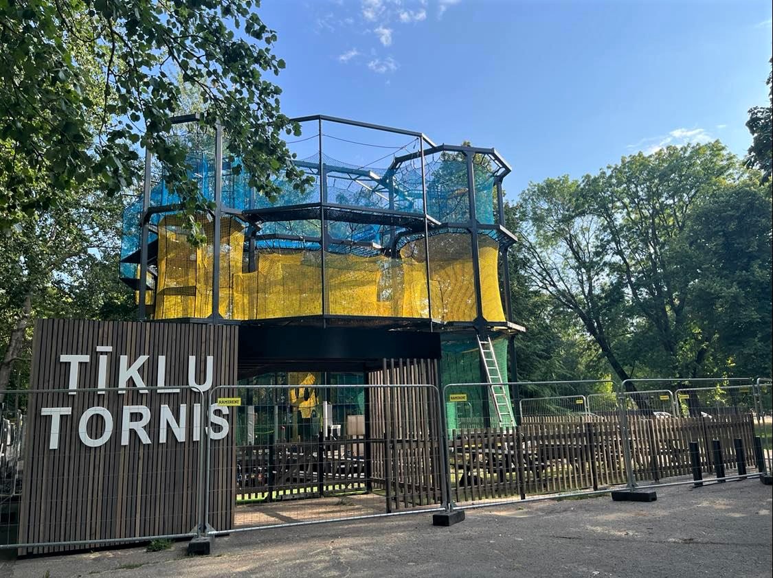 Jūrmalas parkā Liepājā tapis “Tīklu tornis”