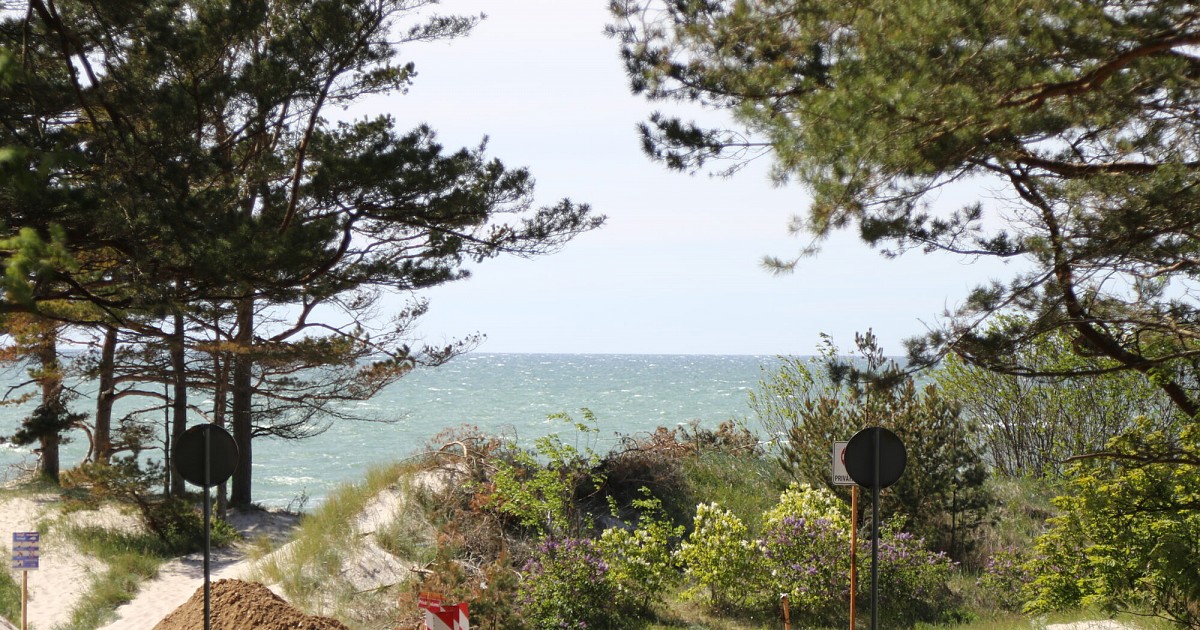 Pieļauj tūrismam paredzētu būvju veidošanu piekrastes ūdeņos