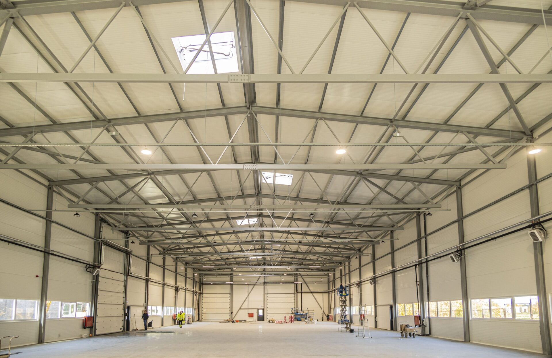 Pieņem ekspluatācijā ražošanas ēkas Liepājas SEZ teritorijā