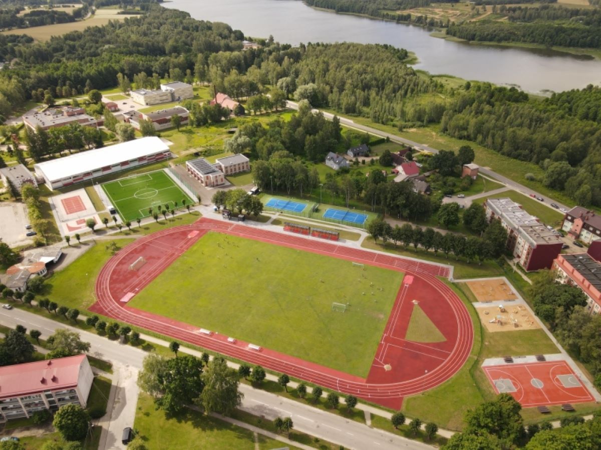 Pēc pārbūves atklāts Limbažu pilsētas stadions