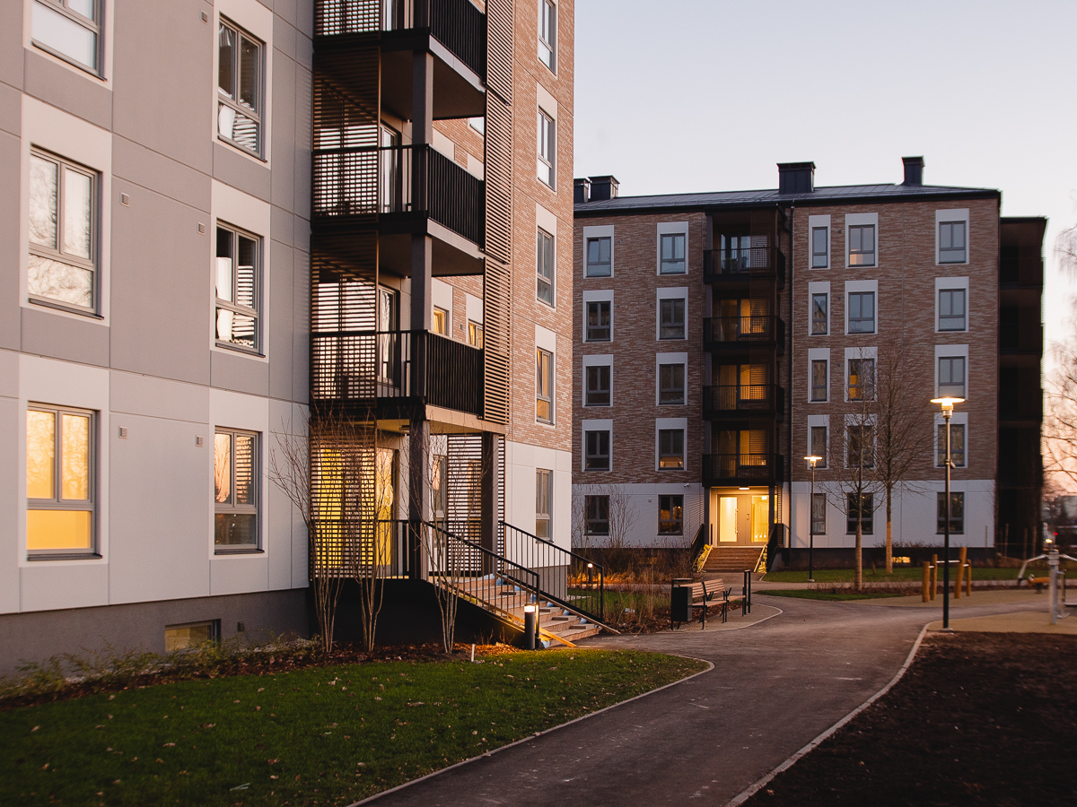 Pabeigta pirmo sešu ēku būvniecība kvartālā “Lindenholma”