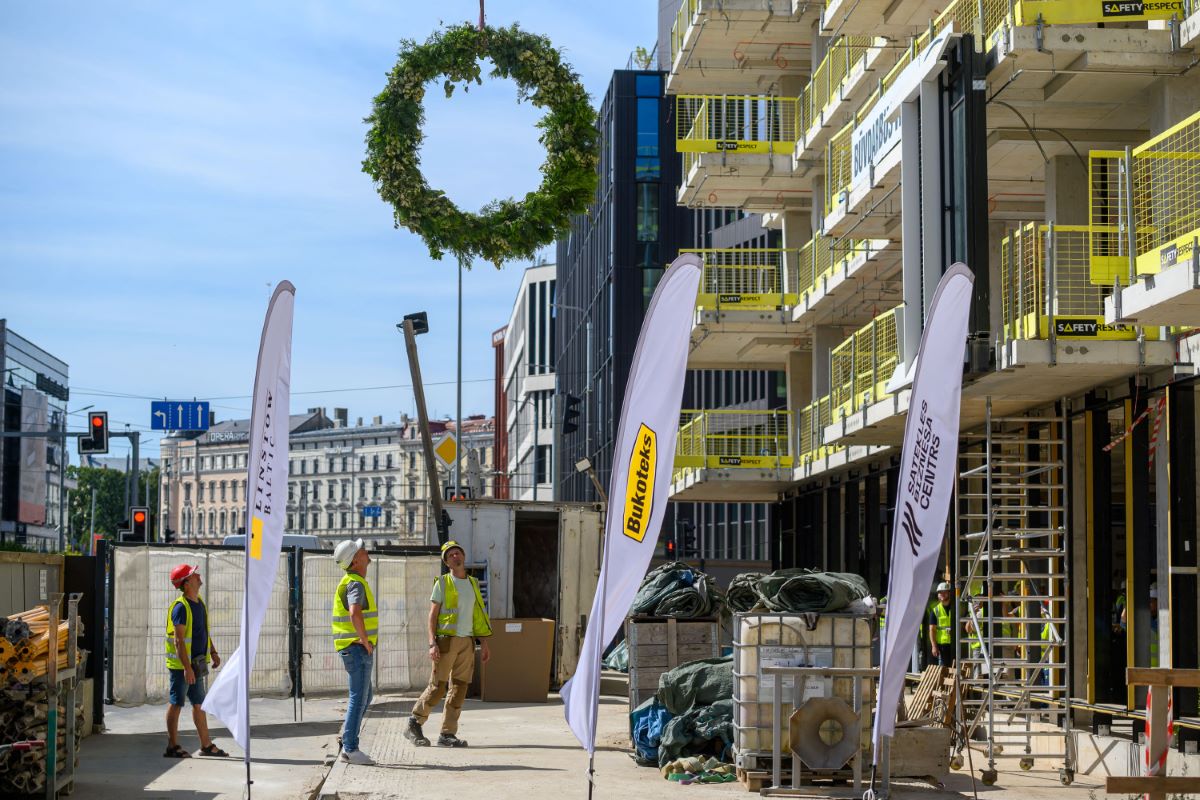 Topošajā Satekles Biznesa centrā nosvinēti spāru svētki