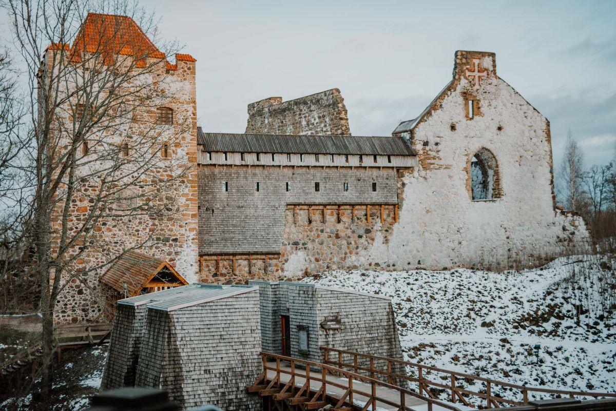 Noslēgušies Livonijas ordeņa Siguldas pils mūra ārkārtas atjaunošanas darbi