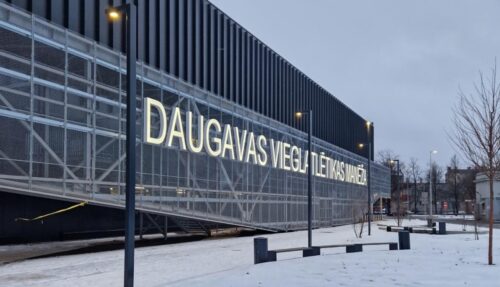 Ekspluatācijā nodota daudzfunkcionālā Daugavas stadiona vieglatlētikas manēža