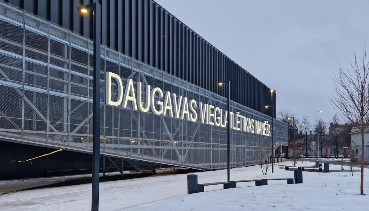 Ekspluatācijā nodota daudzfunkcionālā Daugavas stadiona vieglatlētikas manēža
