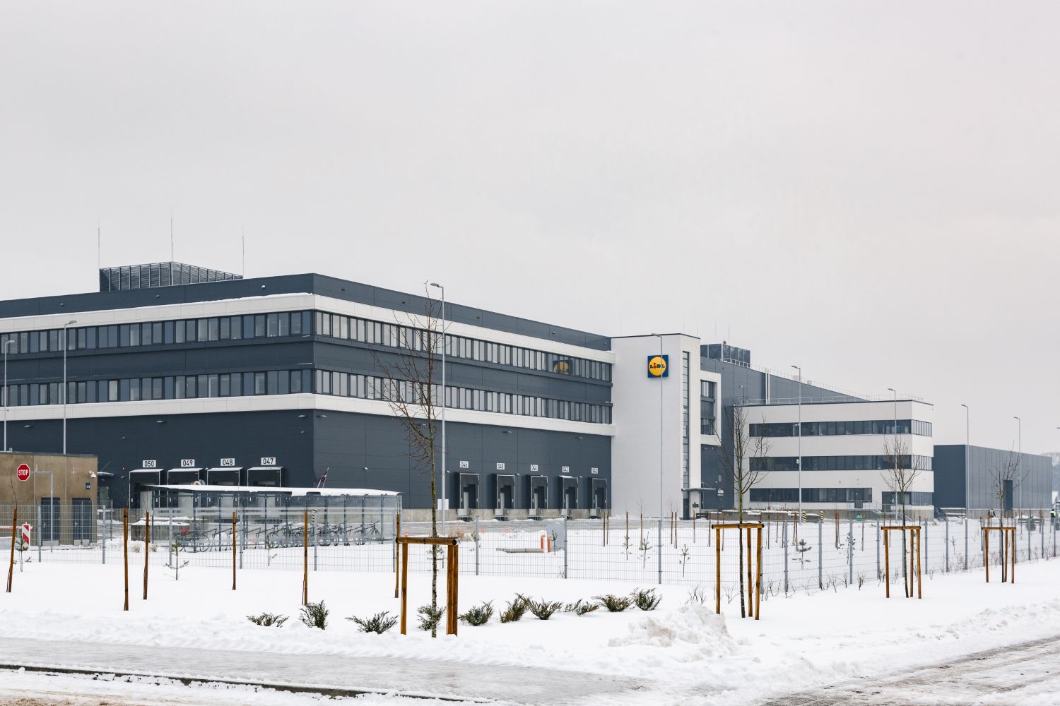 Atklāj vienu no modernākajiem loģistikas centriem Baltijā