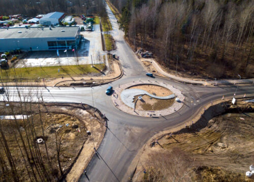 Konstatē neatbilstības Loka maģistrālē Jelgavā ieklātajā asfalta virskārtā