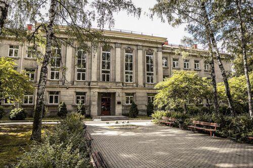 Latvijas Universitāte izsola bijušo mācību kompleksu Imantā