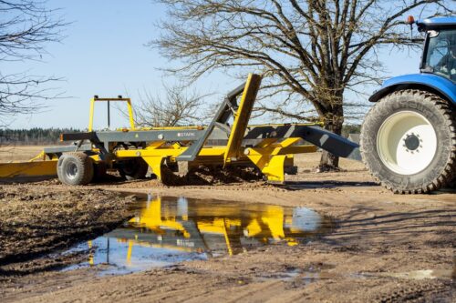 Nedēļas laikā nogreiderēti vairāk nekā 1100 km grants ceļu