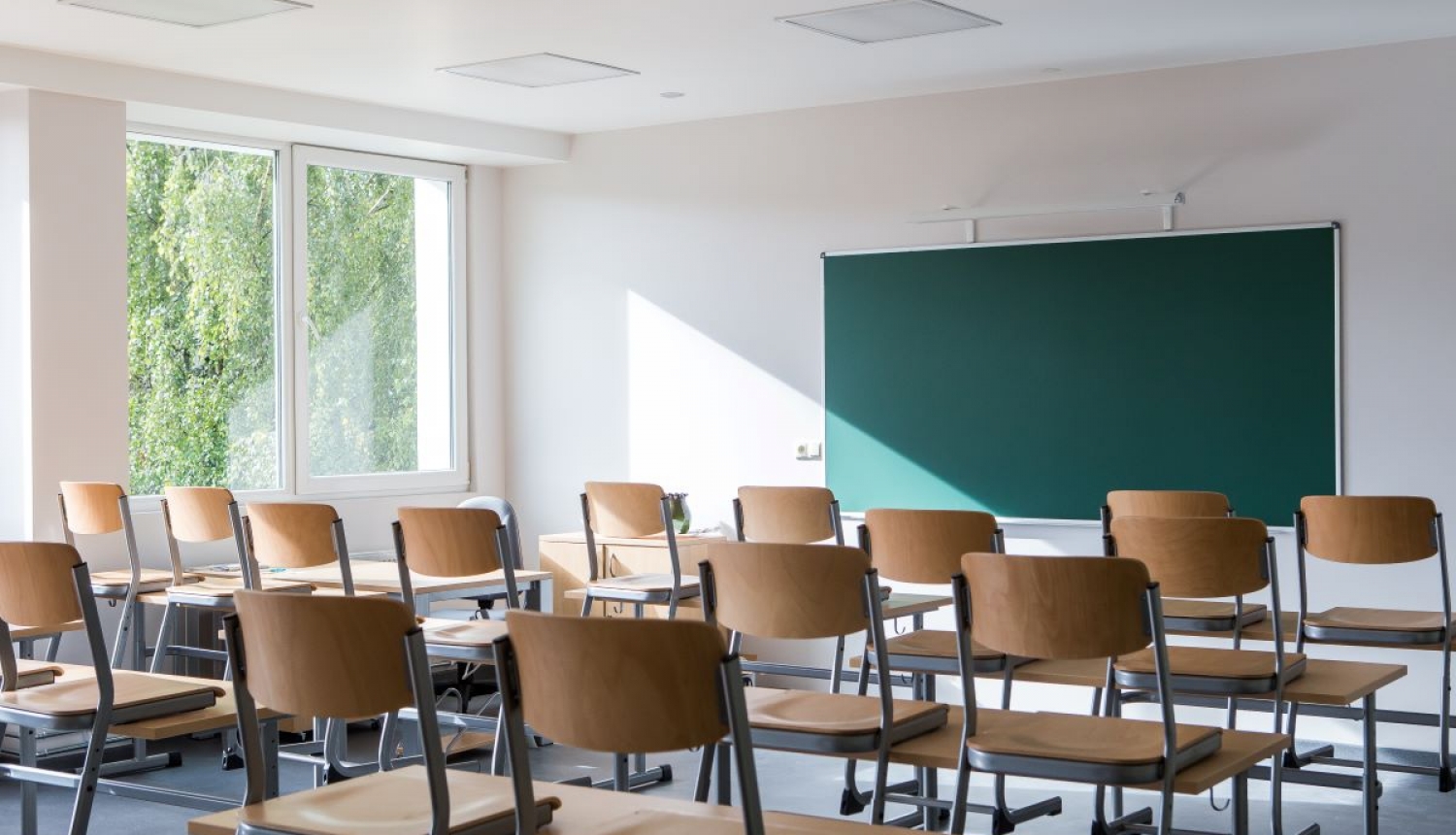 Vairākās Rīgas izglītības iestādēs atjaunos iekštelpas un teritoriju