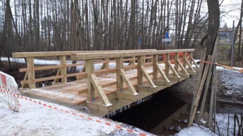 Mārupītes mežaparkā pabeigta gājēju un velobraucēju tiltiņa atjaunošana