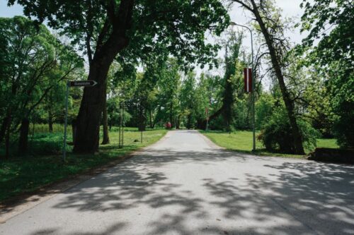 Mazsalacā turpinās Parka ielas atjaunošanas darbi