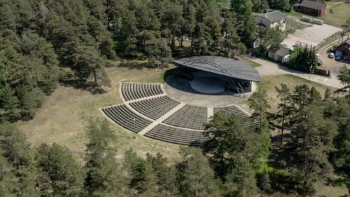 Atjaunota Mērsraga brīvdabas estrāde 