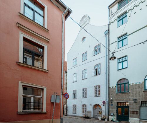 VNĪ izsolē piedāvā iegādāties īpašumus Kr.Barona un Miesnieku ielā