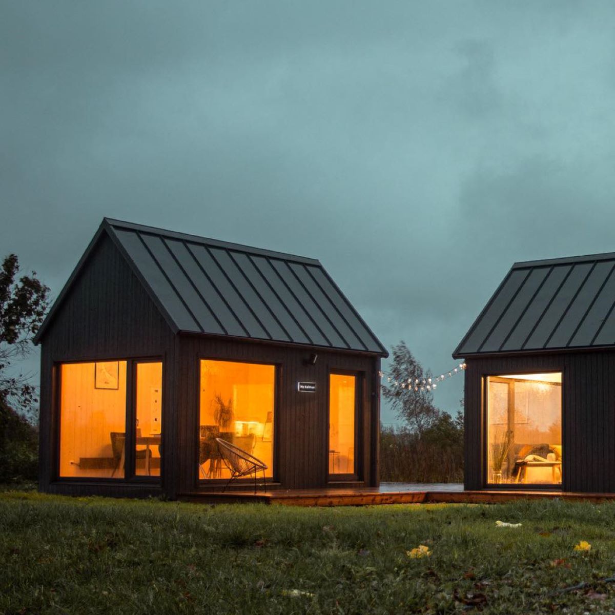 Čikāgas televīzijā iepazīstina ar Latvijā ražotām moduļu mājām