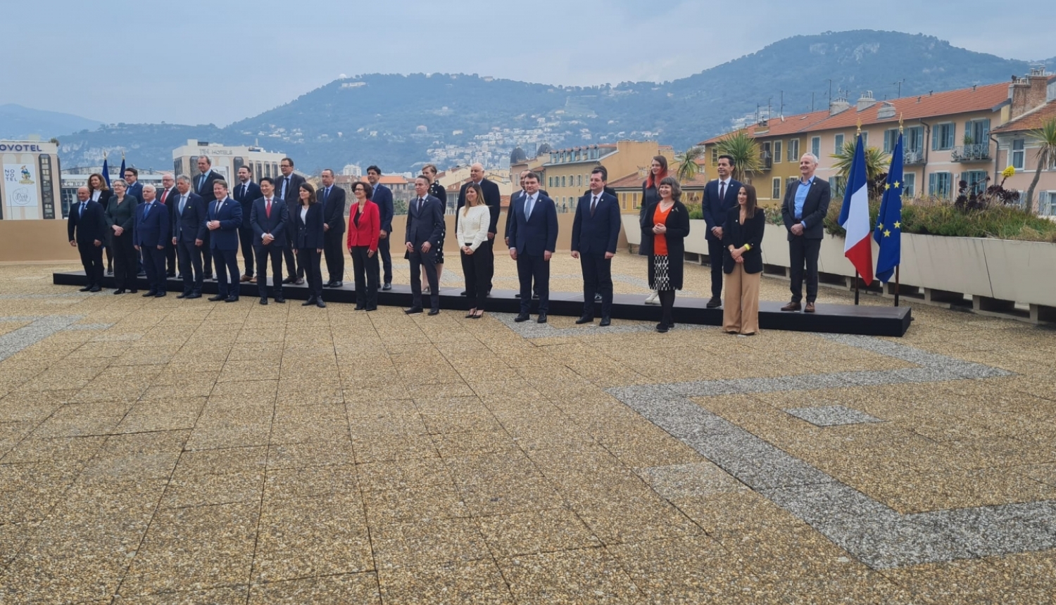 Apstiprina Nicas deklarāciju par pieejamu mājokļu būvniecību