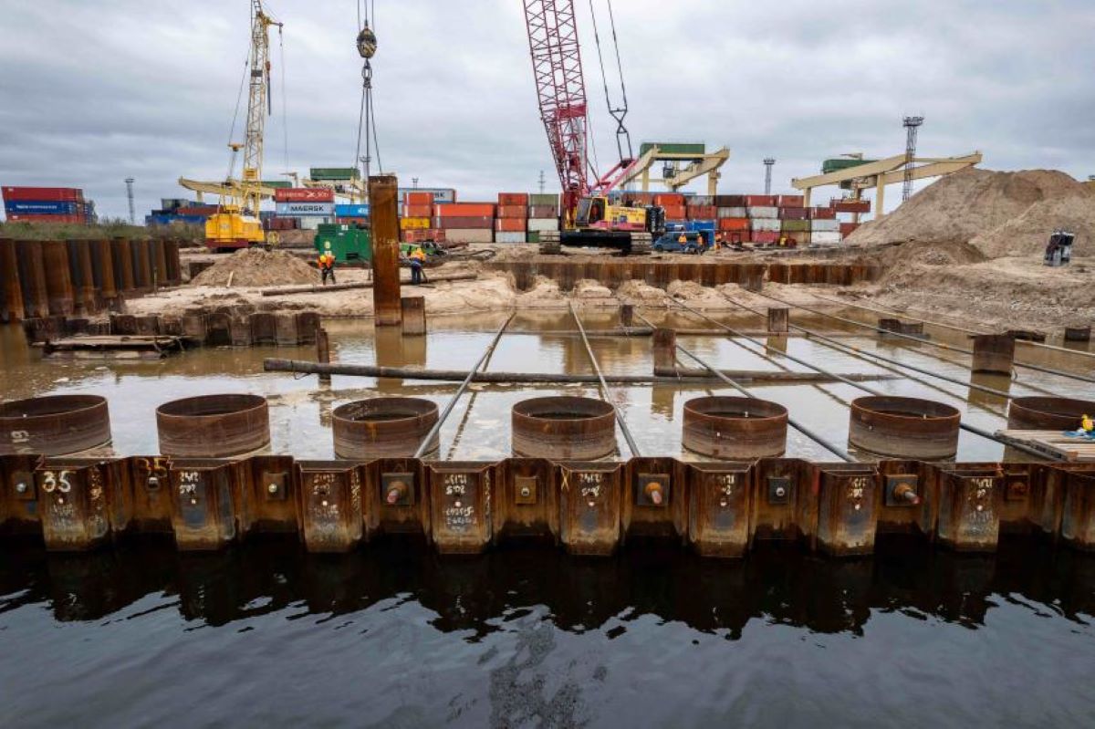 Kundziņsalā aktīvi noris jaunas piestātnes būvniecības darbi