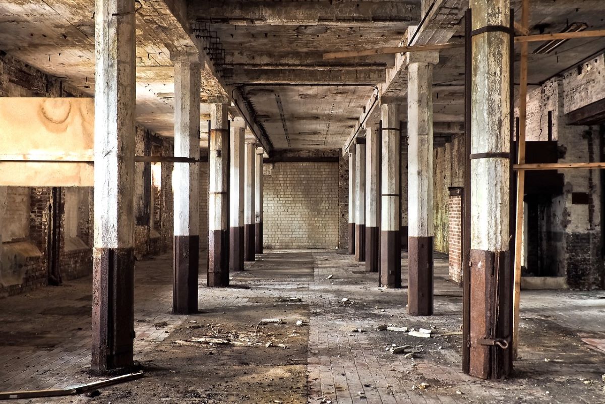 Domnīcā vērš uzmanību uz problēmām pagrabu pārveidošanā par patversmēm