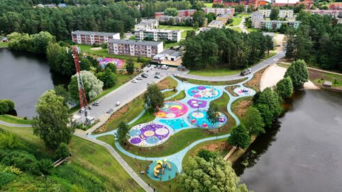 Jaunmārupē atklāts jauns rotaļu laukums