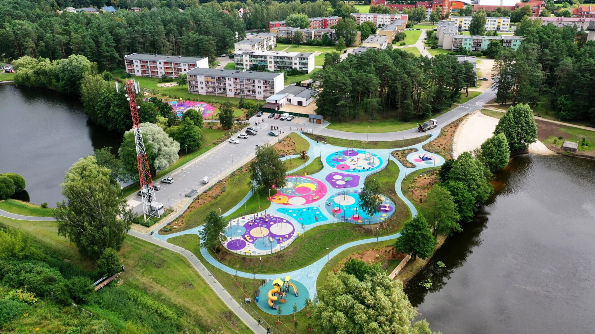 Jaunmārupē atklāts jauns rotaļu laukums