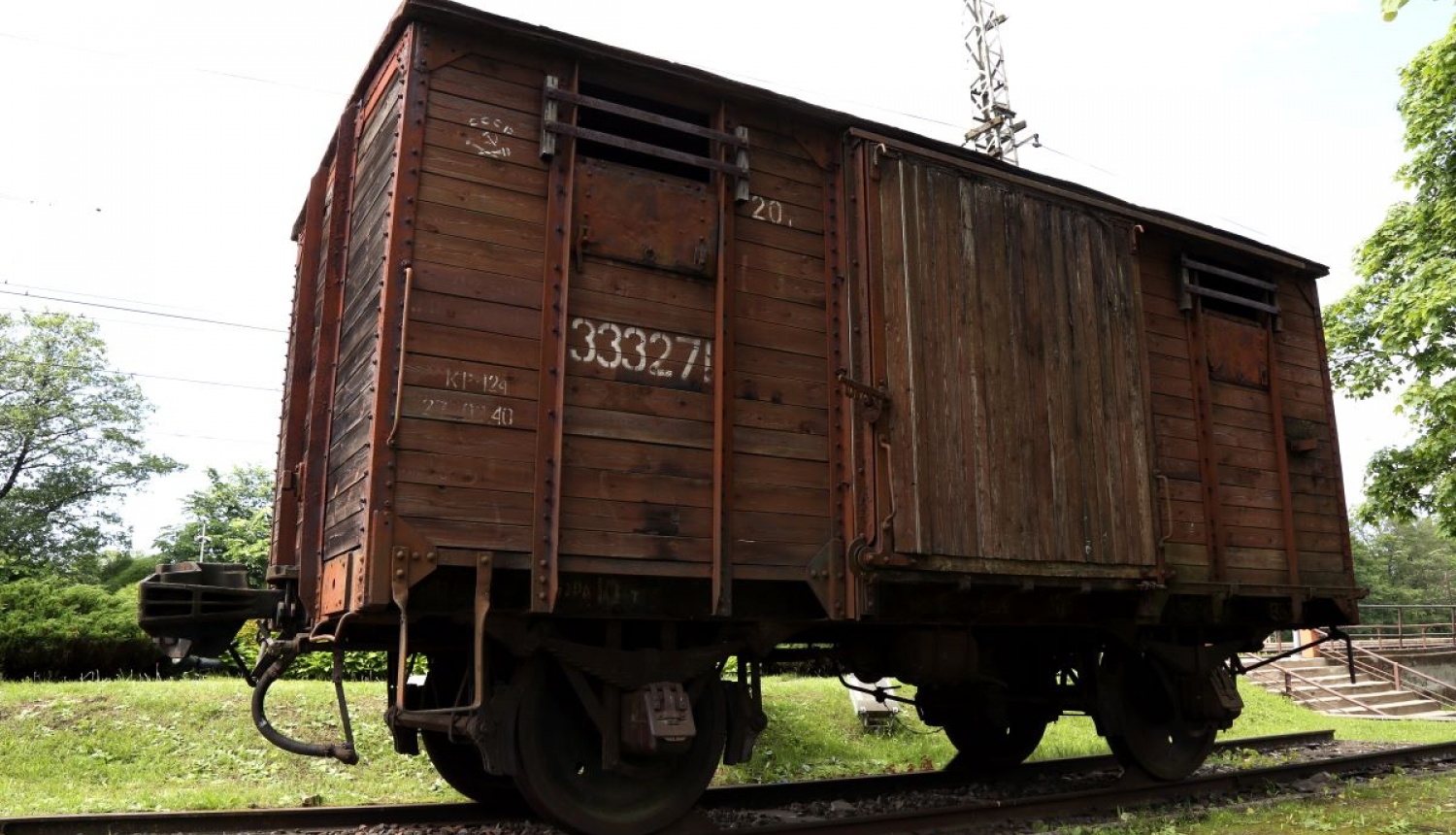 Torņkalna stacijā atjaunots 1941.gada deportāciju piemiņas vagons