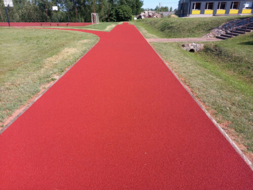 Pārbūvēti Pildas pamatskolas stadiona skrejceliņi