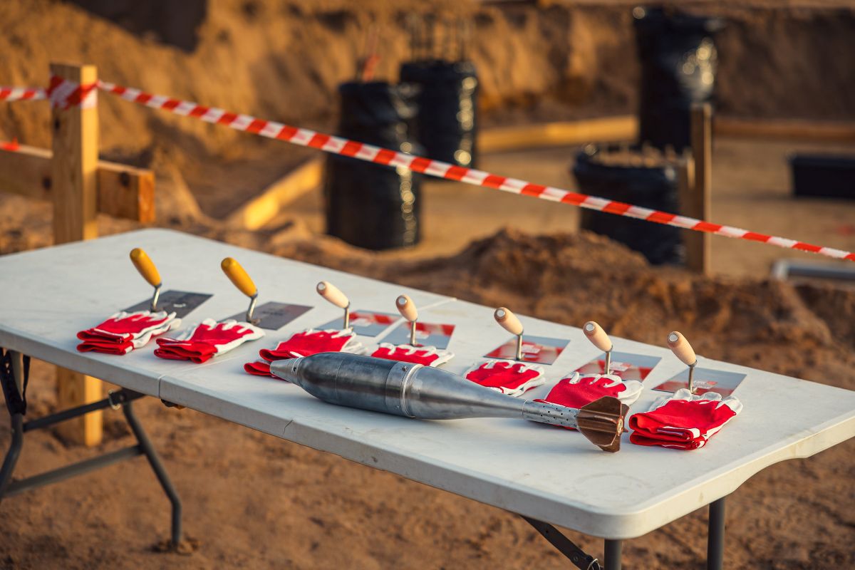 Ar kapsulas iemūrēšanu sāk militārā poligona “Sēlija” būvniecību