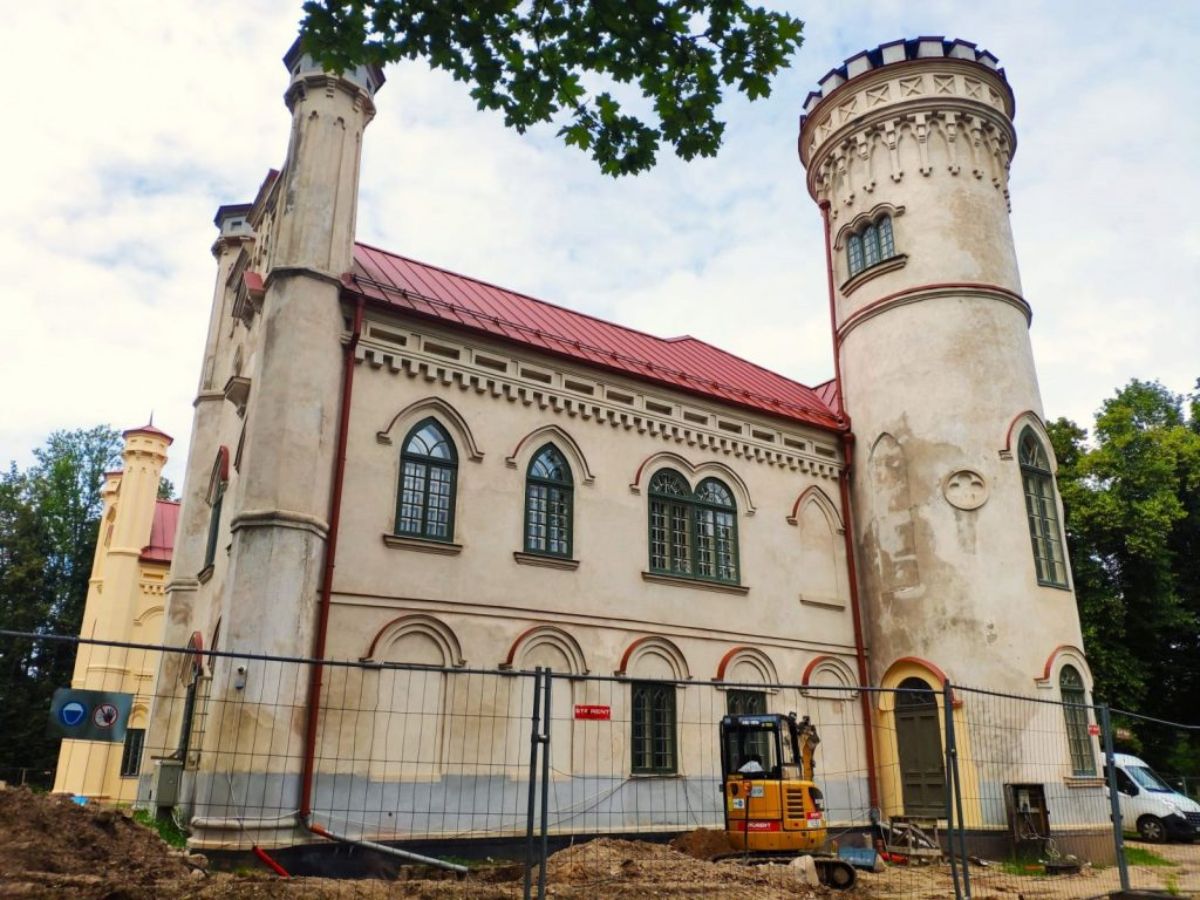 Turpinās remontdarbi Preiļu pilī