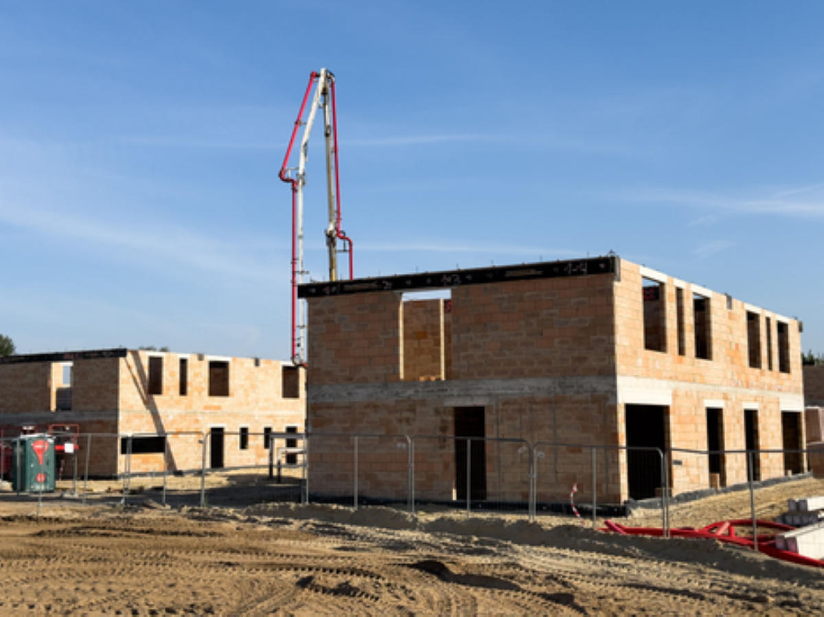 Jaunajam rindu māju projektam Mārupē atzīmēti Spāru svētki