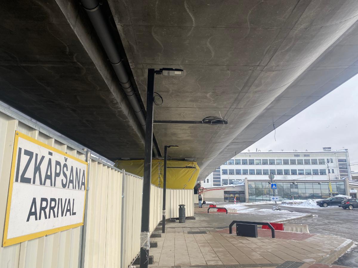 Autoostā sāk autobusu apkalpošanu zem jaunuzbūvētās “Rail Baltica” estakādes