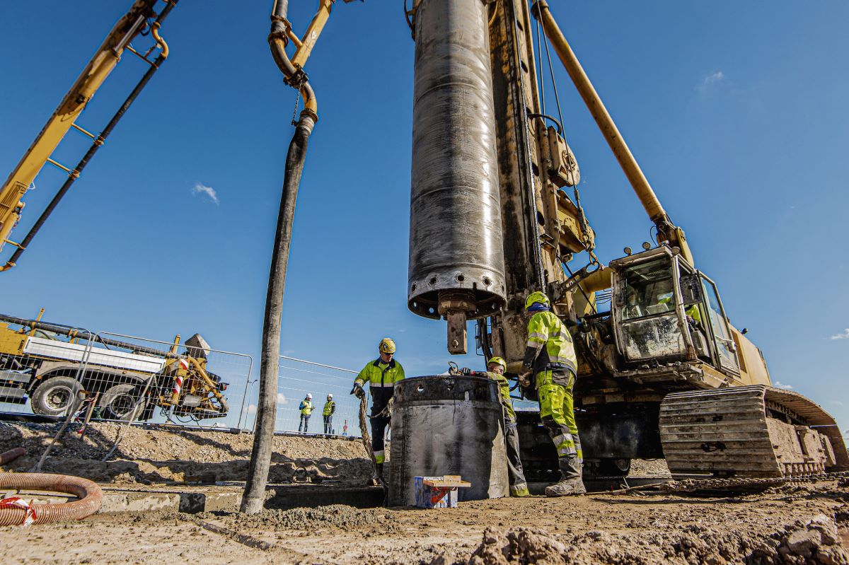 Aktīvi noris “Rail Baltica” stacijas ēkas un infrastruktūras izbūve pie lidostas