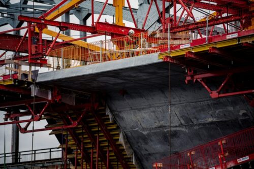 Pabeigts pirmais posms jaunā dzelzceļa tilta pār Daugavu konstrukciju izbūvē