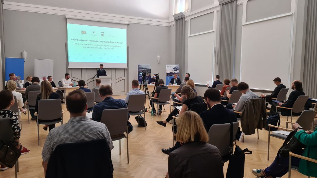Diskutē par “Rail Baltica” dzelzceļa līnijas risinājumiem Daugavas kreisajā krastā
