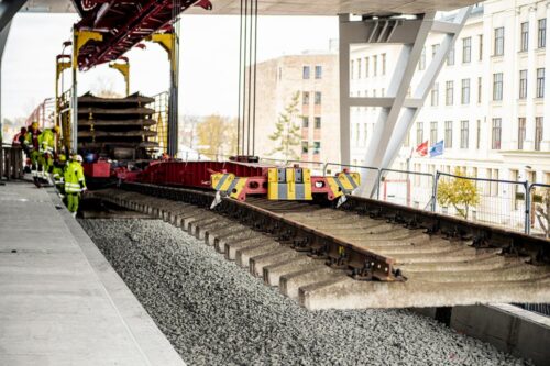 Notiek sliežu ieklāšana 