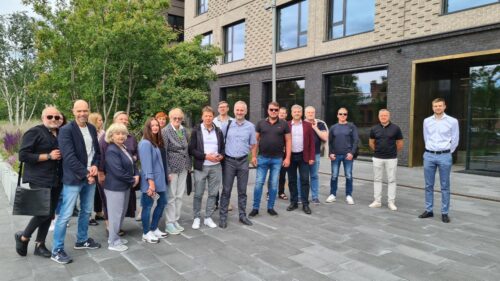 LBS valde apmeklē jauno biroju ēku 