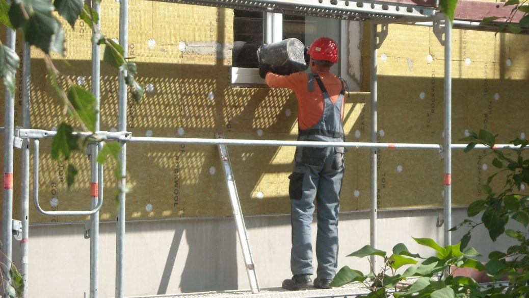 “Rēzeknes namsaimnieks” spiests pārtraukt atklātos konkursus