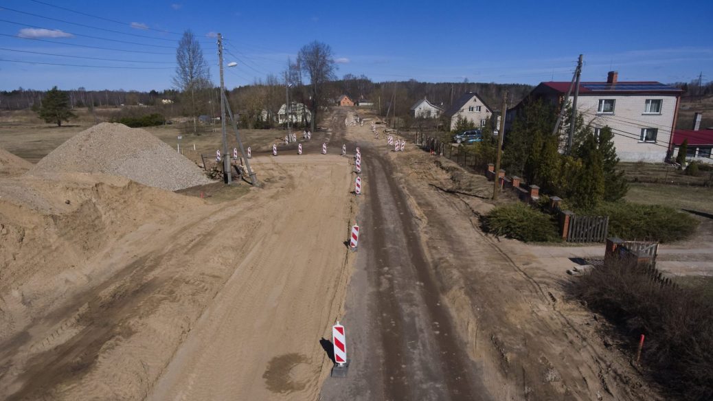 Rēzeknē pēc tehnoloģiskā pārtraukuma atsākti būvdarbi Rīgas ielā