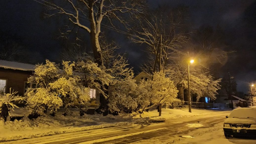 Rēzeknē modernizē ielu apgaismojumu